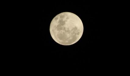 Maior lua em 70 anos ilumina noite desta segunda-feira
