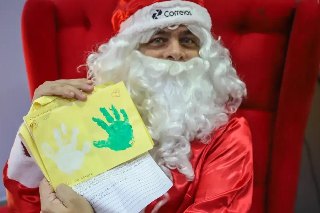 Papai Noel dos Correios realiza 300 mil sonhos de crianças em todo o Brasil