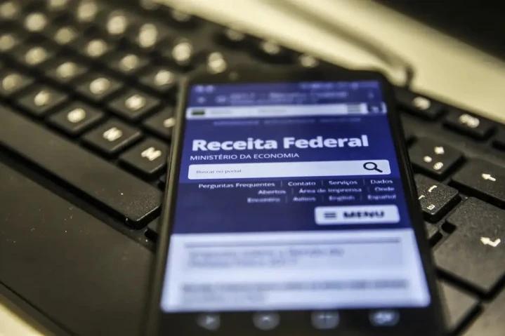 Receita paga nesta segunda maior lote de restituição do IR da história