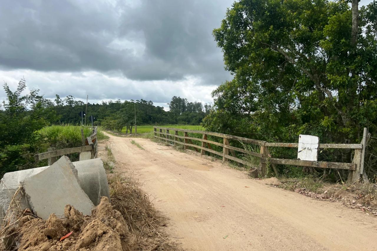 Ponte entre Morro da Fumaça e Cocal do Sul está bloqueada para caminhões