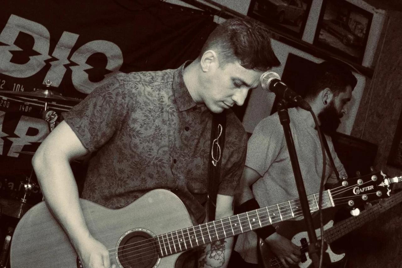 Influenciado pela família, músico de Criciúma busca espaço no cenário musical
