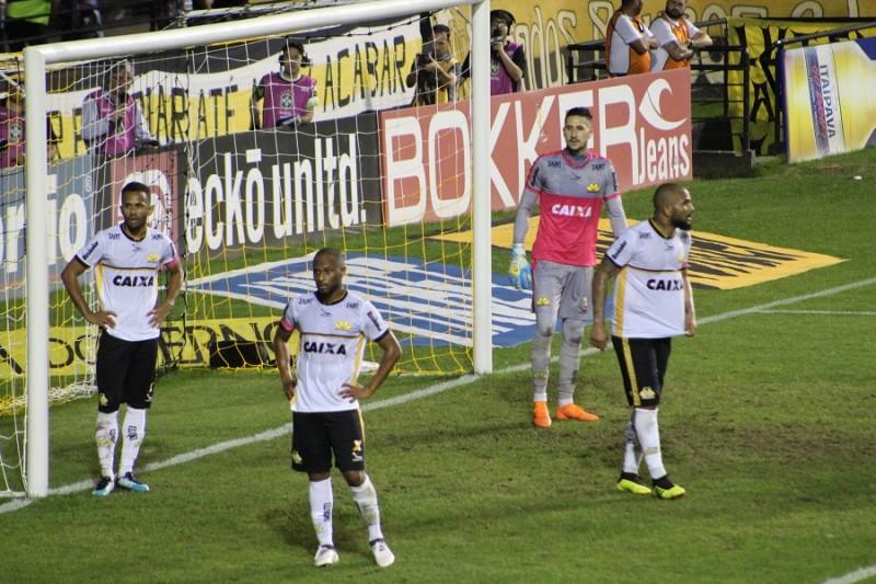 Apático, Criciúma sofre gol nos acréscimos e perde em casa