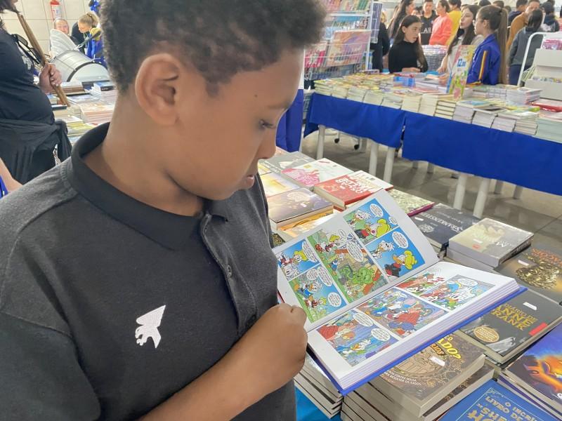 Feira Literária de Balneário Rincão incentiva leitura e criatividade das crianças