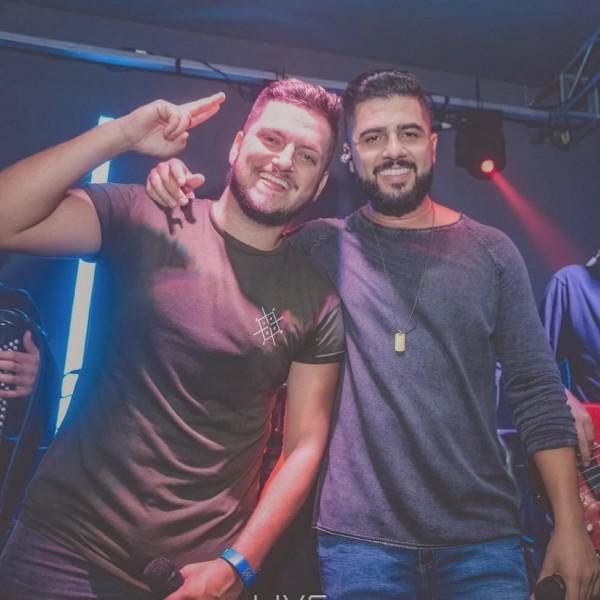Brenno e Edu comemoram seis anos de dupla
