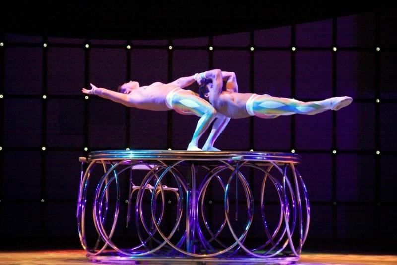 Circo Tihany surpreende público na estreia