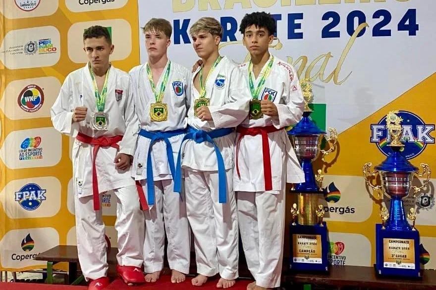 Atleta de Siderópolis conquista terceiro lugar no Campeonato Brasileiro de Karatê