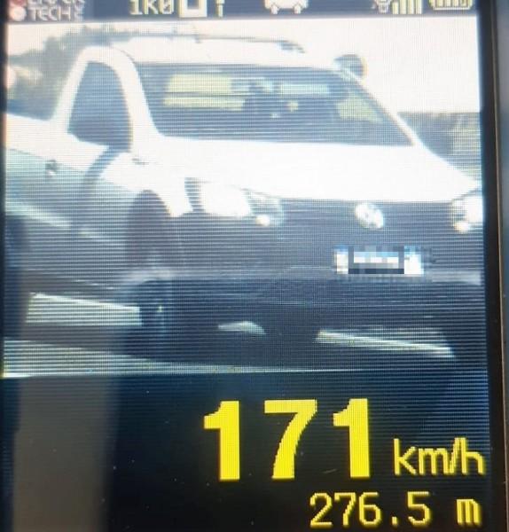 Motorista é flagrado dirigindo a mais de 170 km/h no trecho Sul da BR-101
