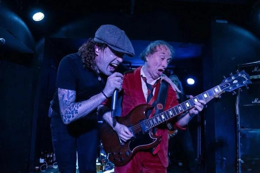 Da Inglaterra ao Teatro Elias Angeloni: maior tributo do mundo ao AC/DC estará em Criciúma