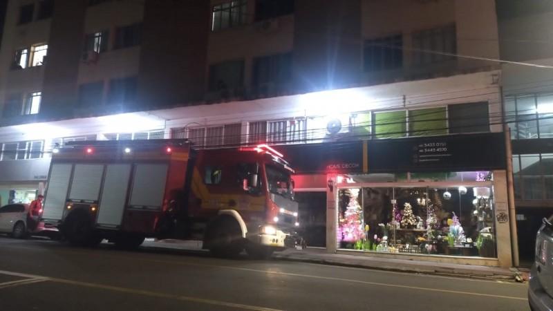 Homem é resgatado de apartamento em chamas no Centro de Criciúma
