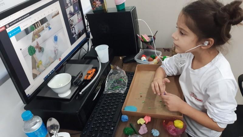 Professores do Colégio Unesc inovam para ensinar crianças em meio à pandemia