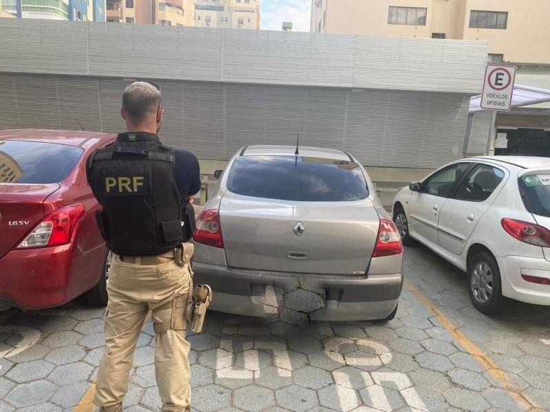 PRF recupera veículo furtado em Imbituba