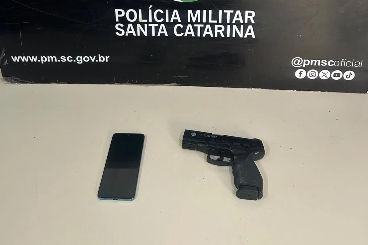 Mulher é sequestrada por homem conhecido no TikTok e mantida em cárcere privado em Criciúma