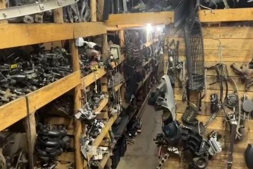 Vídeo: operação em Criciúma resulta na maior apreensão de peças automotivas ilegais já registrada no Brasil