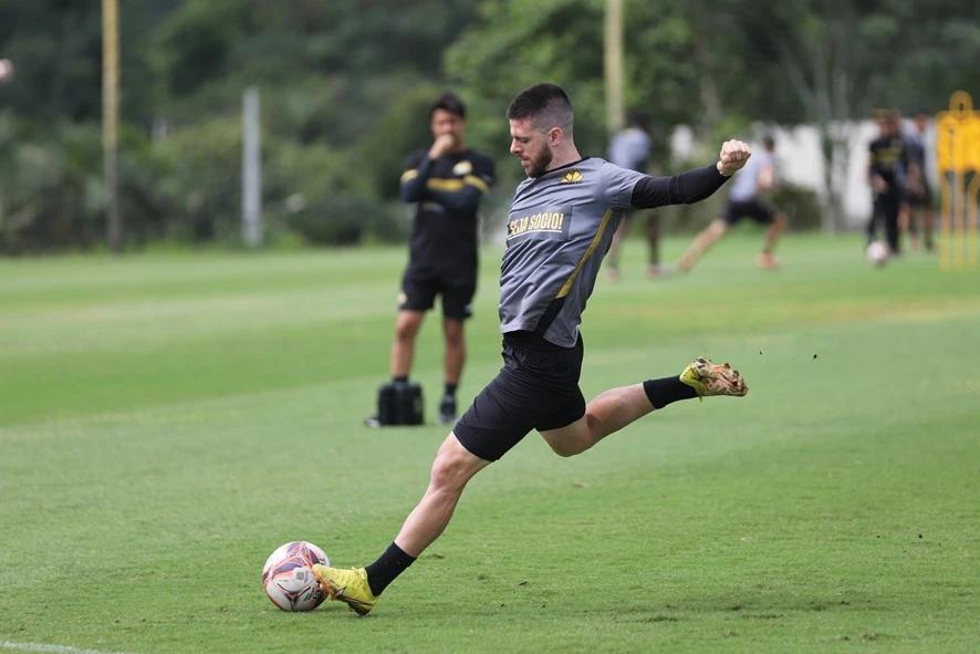 Semana de treino aberto reforça manutenção do time titular de Eduardo Baptista
