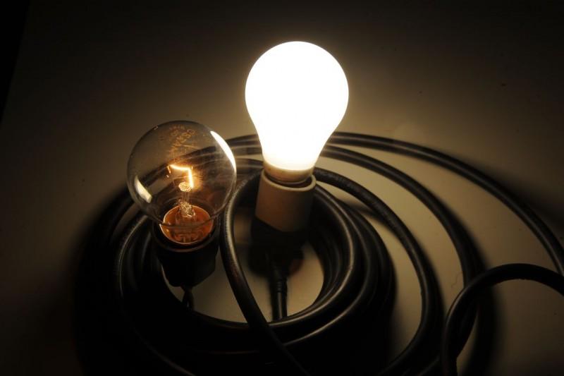 Contas de luz: bandeira tarifária continuará amarela em janeiro
