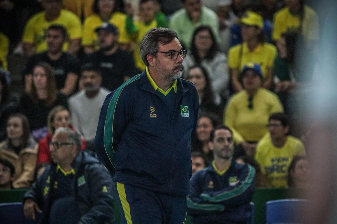 Técnico da Seleção Brasileira de Novos avalia vitória: ‘queremos desenvolver esses atletas’