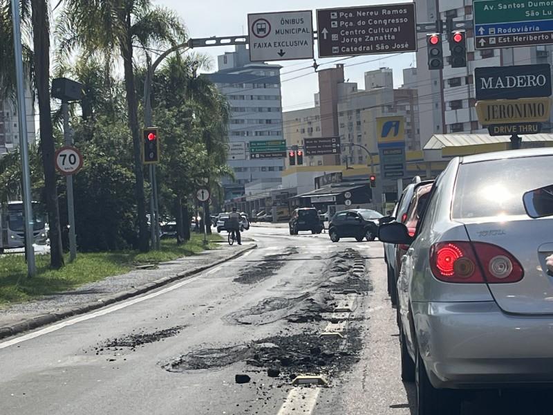 Prefeitura de Criciúma realiza operação tapa-buraco; cronograma prevê obras na avenida Centenário
