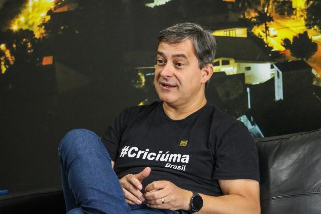 Prefeito de Criciúma se licencia para se dedicar à reta final de campanha