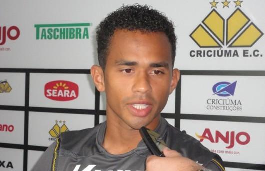 Sueliton deve desfalcar o Tigre por três semanas