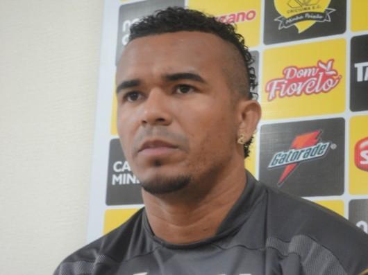 “Se jogasse todos os jogos bem não estaria aqui”, diz Zé Carlos