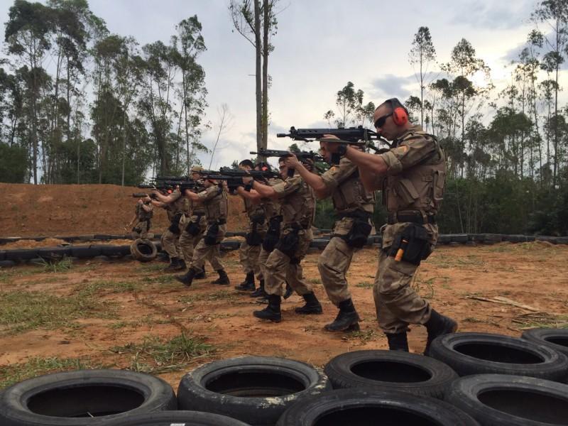 Policiais do PPT recebem instrução para uso de fuzil
