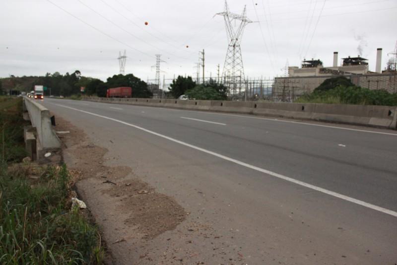 Asfalto na BR-101 recebe melhorias entre Pescaria Brava e Tubarão 