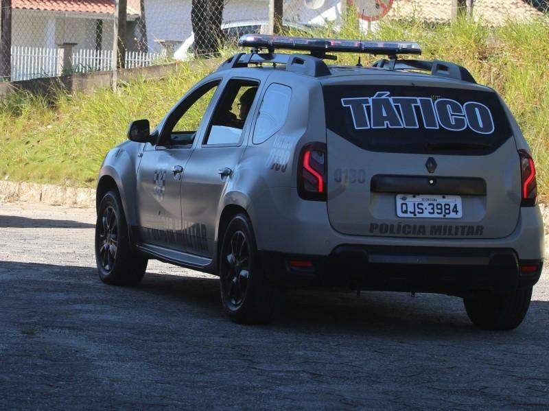 PM encontra drogas, celulares e balança de precisão em Braço do Norte