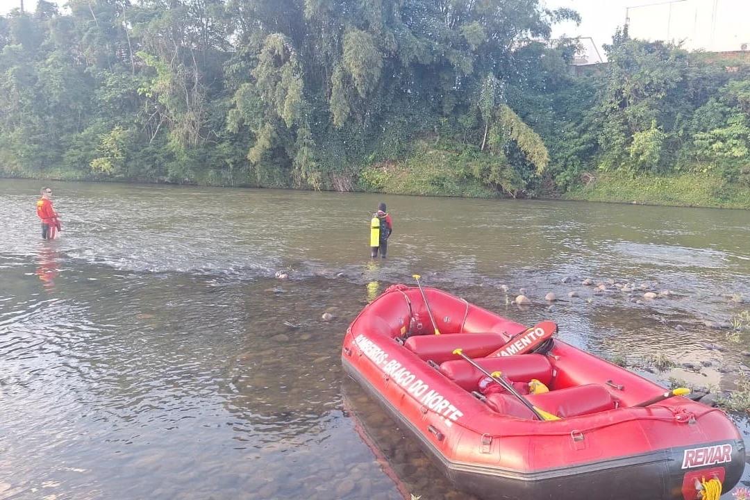 Bombeiros encontram corpo de homem que se afogou no rio Braço do Norte