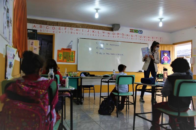 Alunos do infantil e fundamental l retornam para aulas presenciais nesta segunda-feira