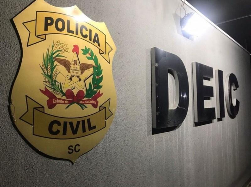 Homem com mandado de prisão ativo por estupro no RS é preso em Sombrio 