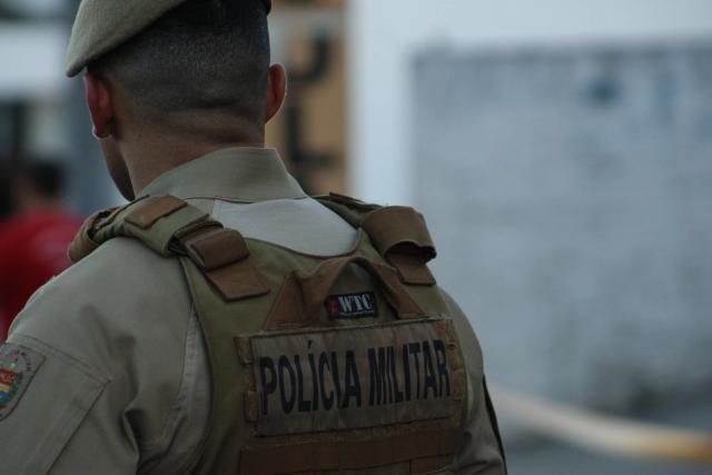 Morador encontra porta arrombada ao retornar para casa em Criciúma