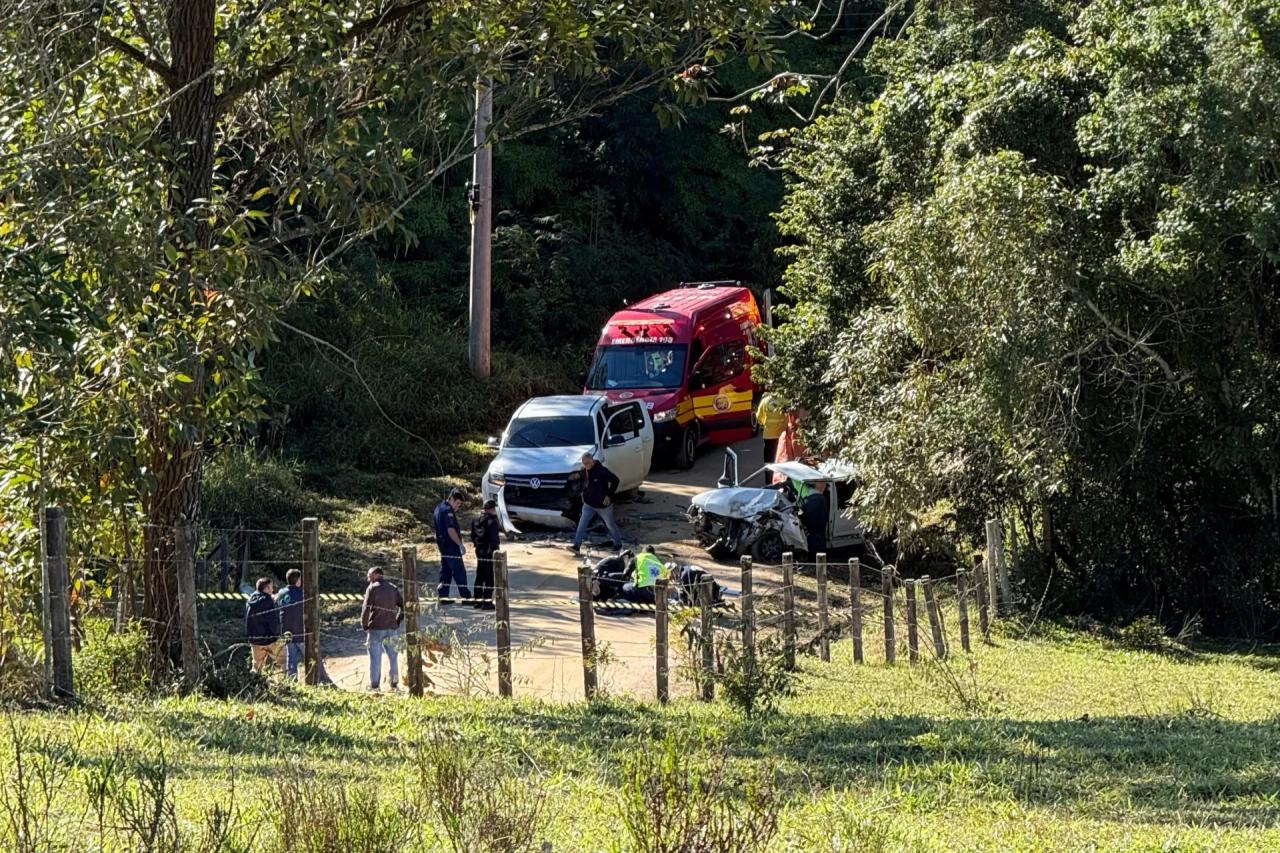 Motorista morre e passageira fica ferida após grave acidente em Cocal do Sul