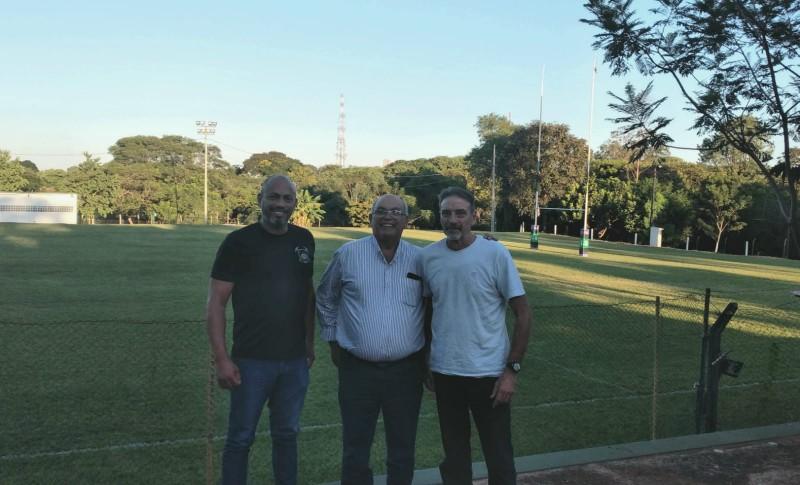 Representantes do Carvoeiros Rugby Clube buscam parcerias para jogos no Paraguai