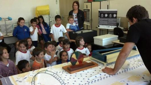 Mais de dois mil estudantes têm acesso a experimentos científicos graças ao projeto Ciência Para Todos