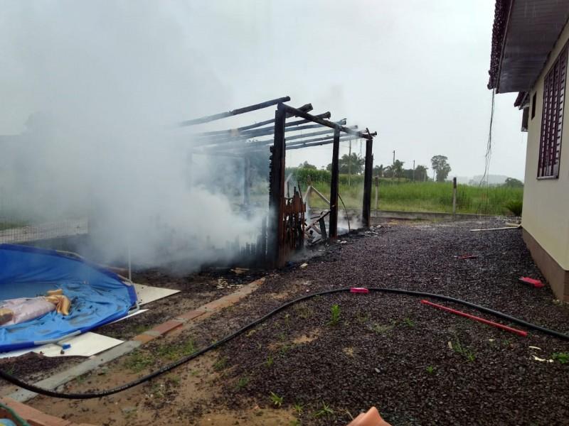 Incêndio atinge empresa de confecção em Sombrio