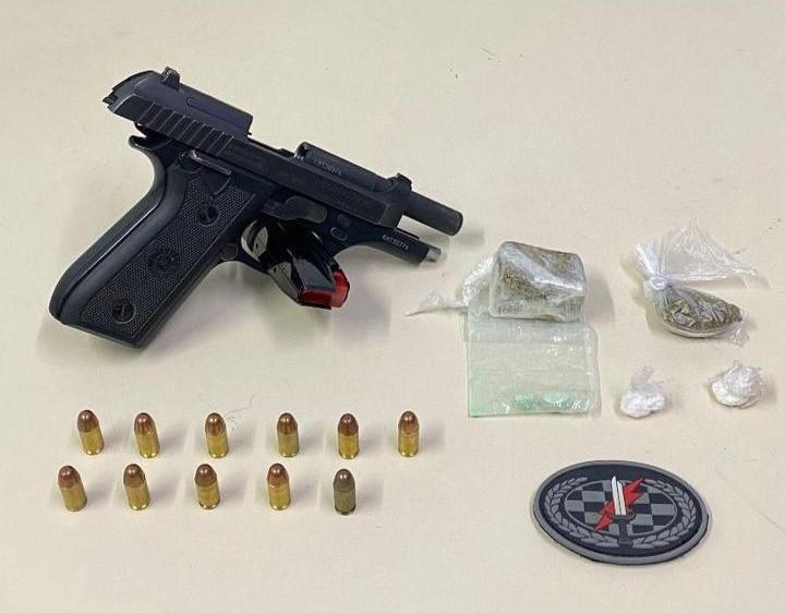 Casal é preso após ser abordado com arma de fogo e drogas em Balneário Rincão