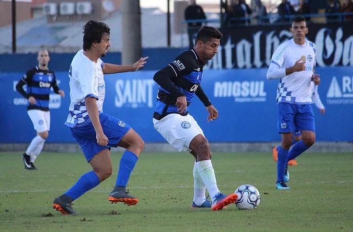 Atlético Tubarão inicia trabalhos para enfrentar São José