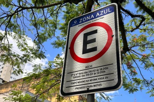 Criciúma: vereador lança abaixo-assinado pela retirada do estacionamento rotativo de ruas residenciais
