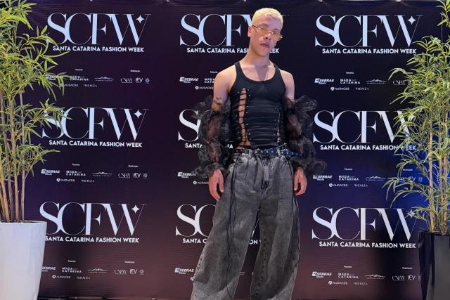 Aluno da Faculdade Senac Criciúma vence concurso de novos estilistas no SCFW 2026