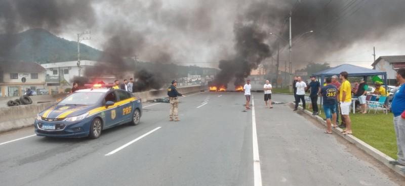 BR-101: aumentam os pontos de interdição em rodovias federais no Sul de Santa Catarina 
