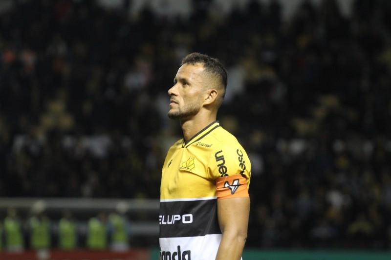 Zagueiro Rodrigo destaca elenco, estrutura do clube e garante que quer continuar no Criciúma
