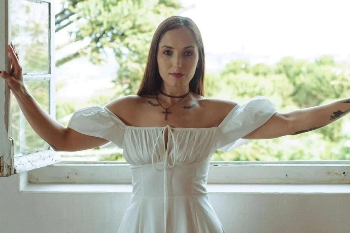 Cantora catarinense inova com ritmo tradicional e lança EP em homenagem a Anita Garibaldi