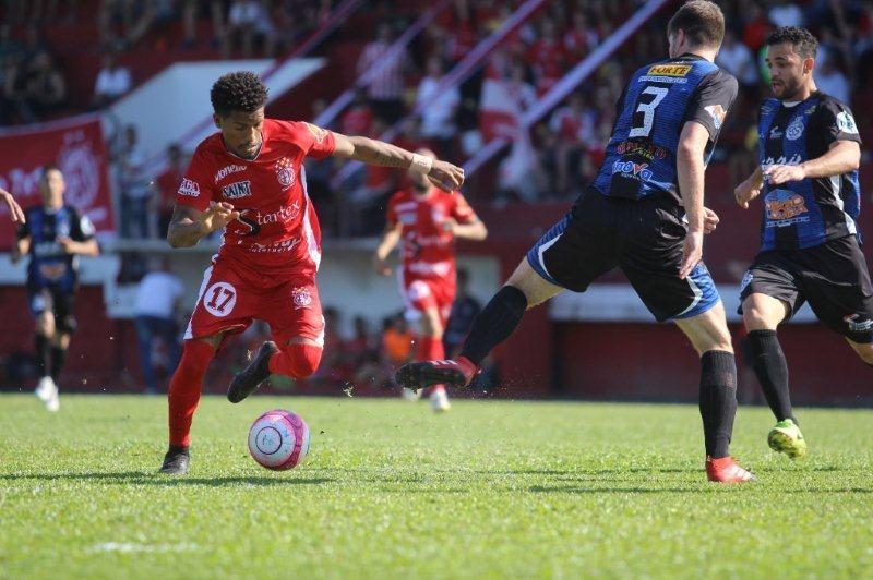 Metropolitano abre larga vantagem na semifinal do Estadual de Amadores