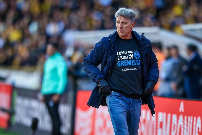 Renato Gaúcho comemora salto do Grêmio na tabela do Brasileirão e faz elogios a Bolasie