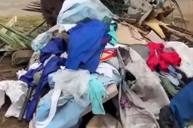 Criciúma: uniformes escolares são encontrados no lixo e prefeito pede conscientização; veja vídeos