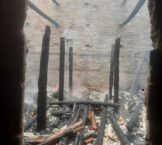Estufa de fumo é destruída por incêndio em São João do Sul