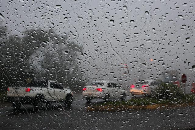 Temporais avançam por Santa Catarina; volumes de chuva aumentam entre domingo e segunda