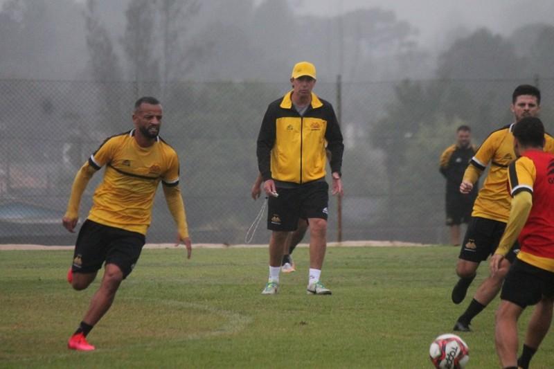 Paulo Baier comanda primeiro treino no Criciúma