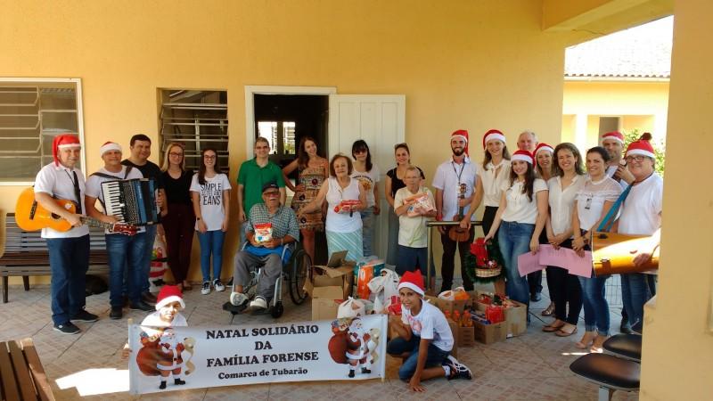 Comarca de Tubarão promove dia de alegria, música e doação para idosos 