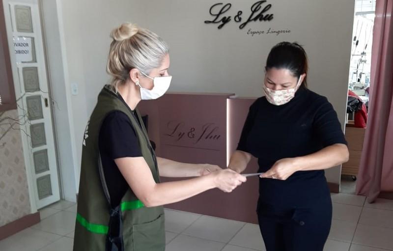 Vigilância Sanitária segue prestando orientações no combate à Covid-19